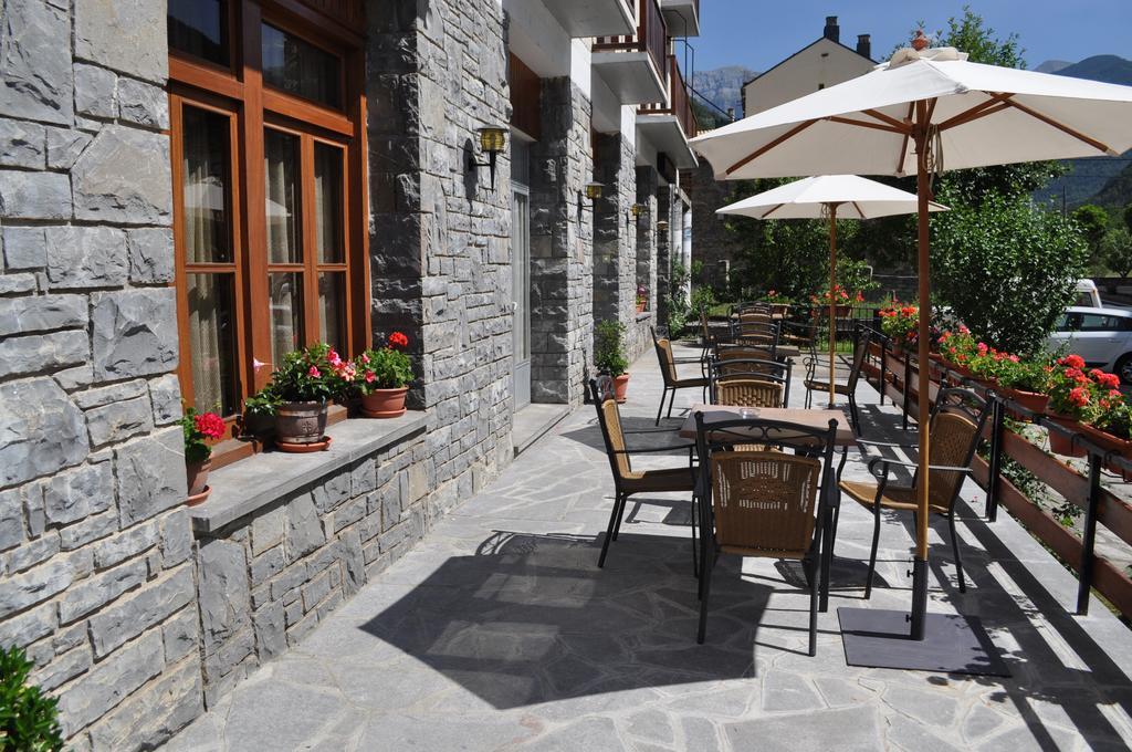 Hotel Latre Broto Exterior photo